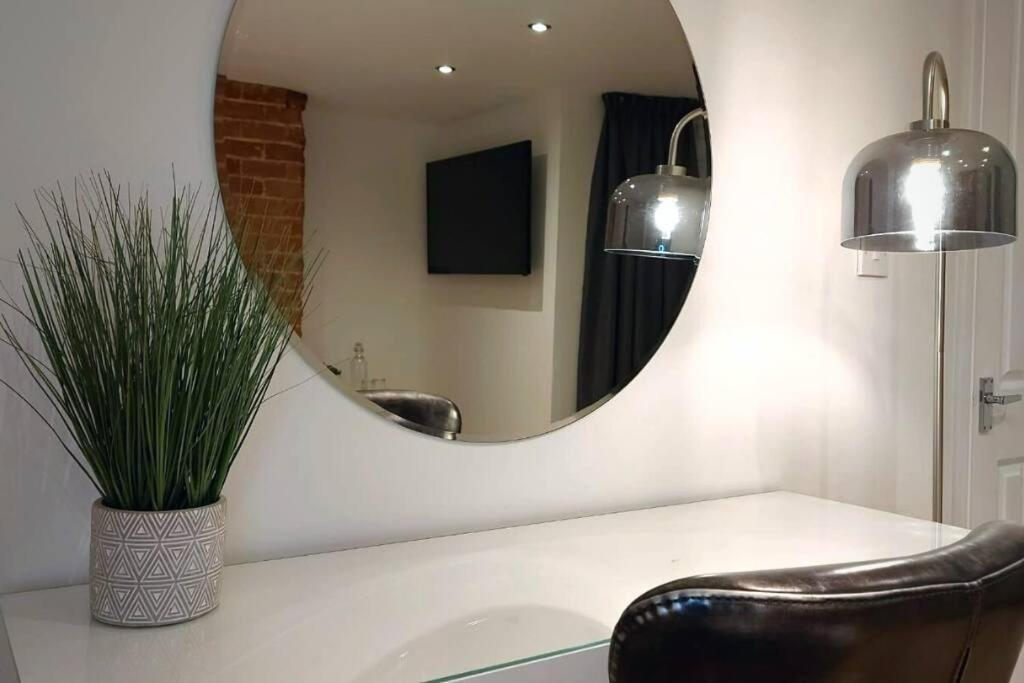 פרסטון Stylish Apartment In City Centre With Parking מראה חיצוני תמונה