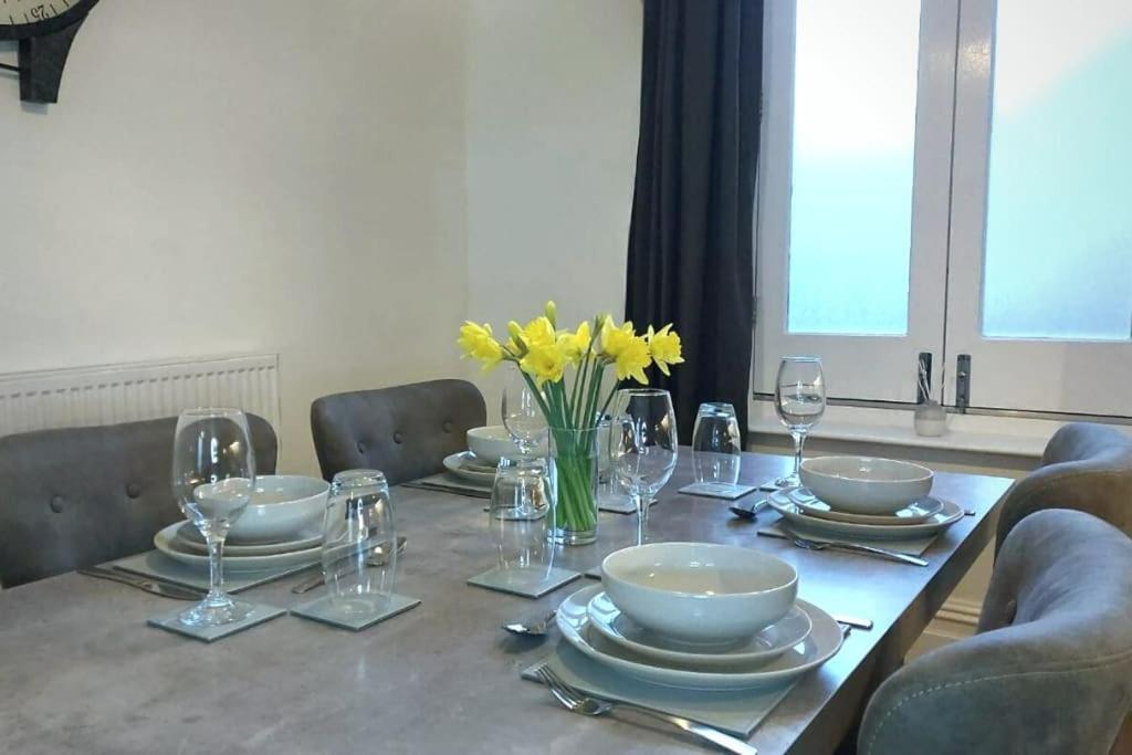 פרסטון Stylish Apartment In City Centre With Parking מראה חיצוני תמונה