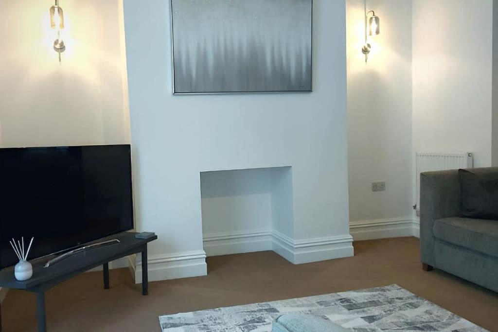 פרסטון Stylish Apartment In City Centre With Parking מראה חיצוני תמונה