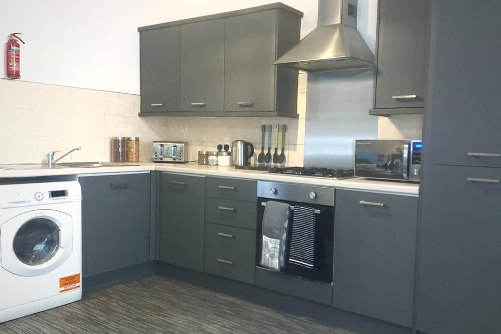 פרסטון Stylish Apartment In City Centre With Parking מראה חיצוני תמונה